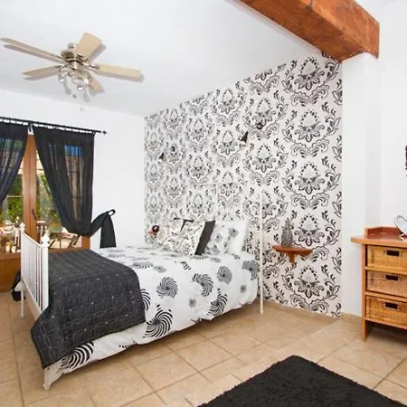 Sleeps 10 With Pool فيلة Nazaret